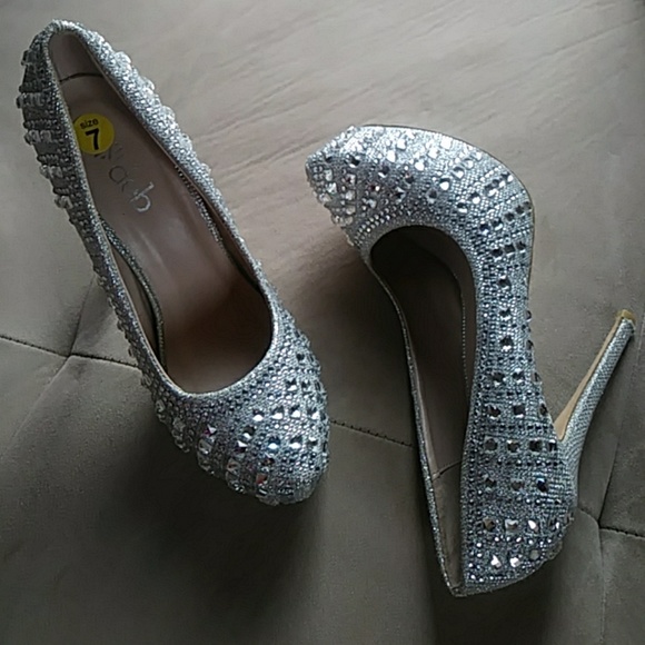 Heels - Picture 2 of 2